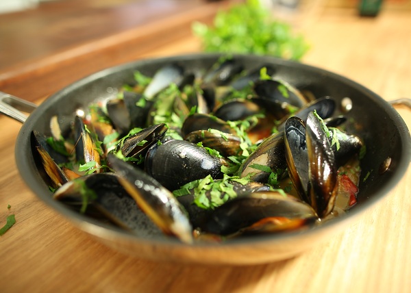 Champagne Mussels recipe - The Cooks Pantry