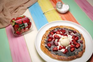 10. 2166 Hazelnut Spread and Strawberry Pizza recipe - the cooks pantry