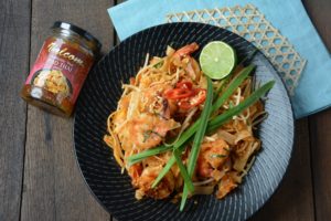 2284 Pad Thai Stir Fried Noodle with Prawns (Pad Thai Goong) recipe - the cooks pantry