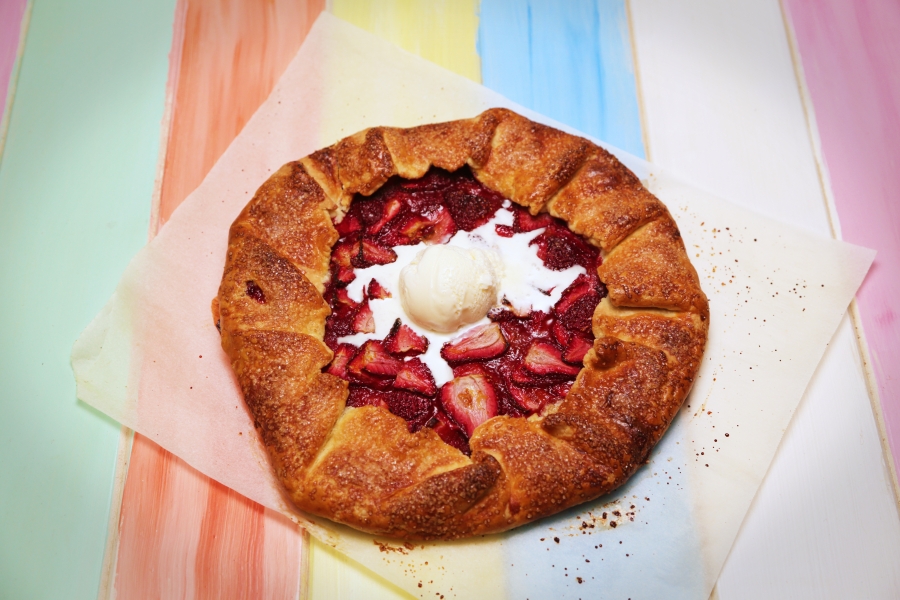 2086 Strawberry Galette recipe - the cooks pantry